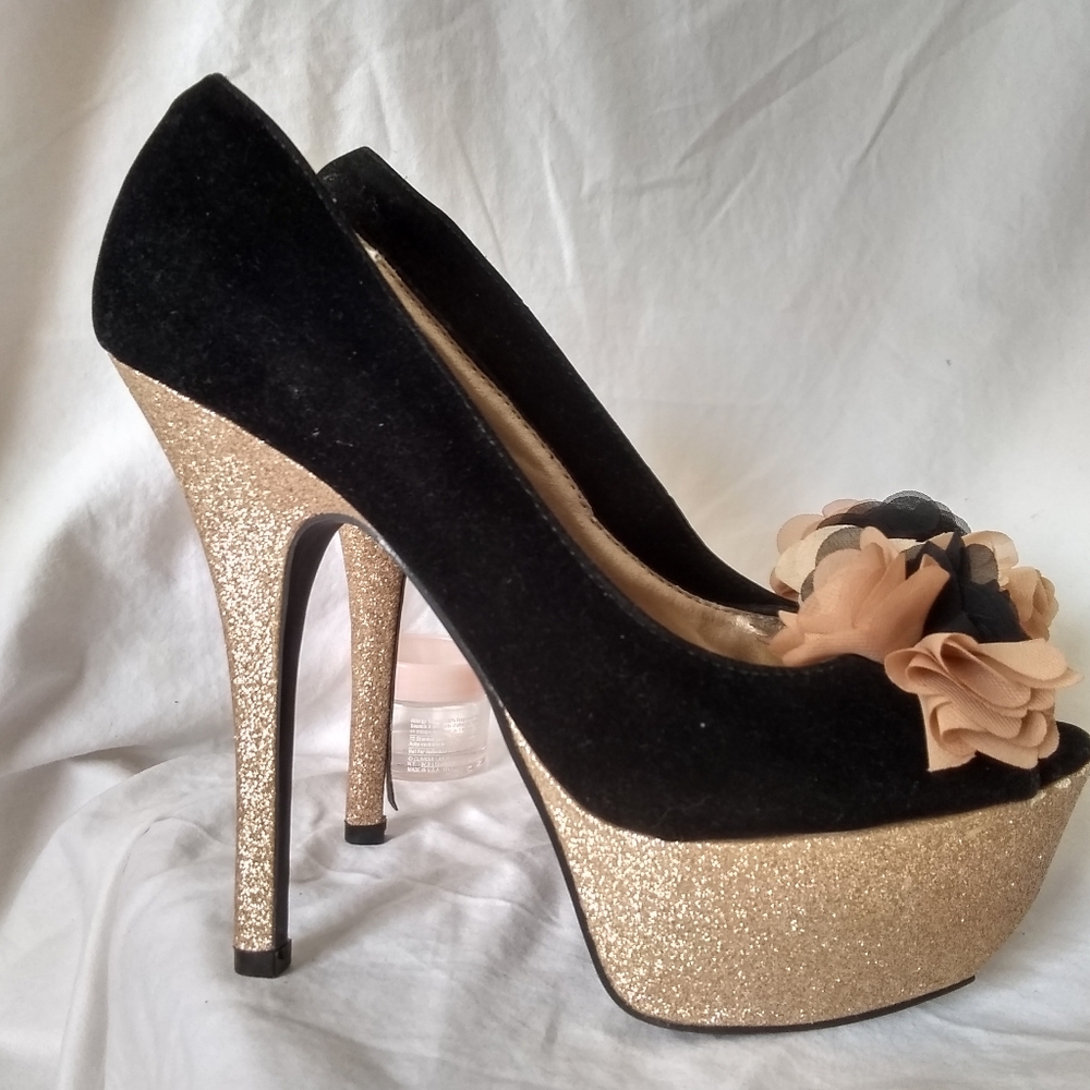 Dazzling gold Tinkerbell stilettos - Picture 2 of 13